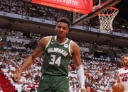 米兰体育官网-雄鹿击败凯尔特人，字母哥砍下35分