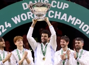 米兰体育网页版-联合杯逆转戴维斯杯，兹维列夫点燃赛场