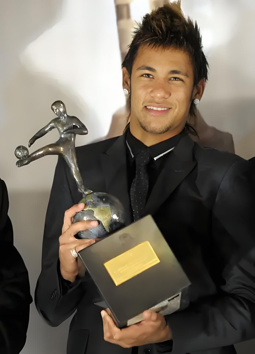 包含南美天才球员在英式足球赛场上闪耀，引起观众关注的词条