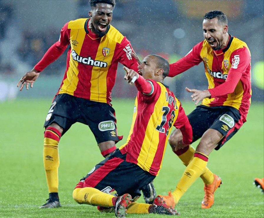 塞维利亚展现强大实力，力争晋级