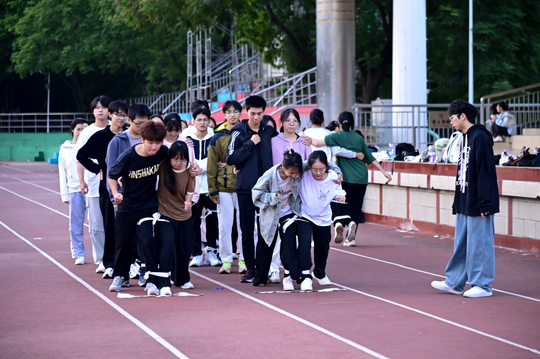 包含选手们争分夺秒,全力以赴拼搏奋勇争夺的词条 包含选手们争分夺秒,全力以赴拼搏奋勇争夺的词条