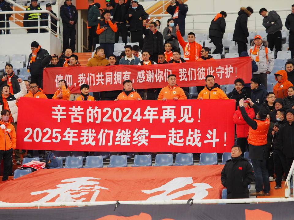 球队引援进展顺利,球迷期待新援表现精彩 球队引援进展顺利,球迷期待新援表现精彩