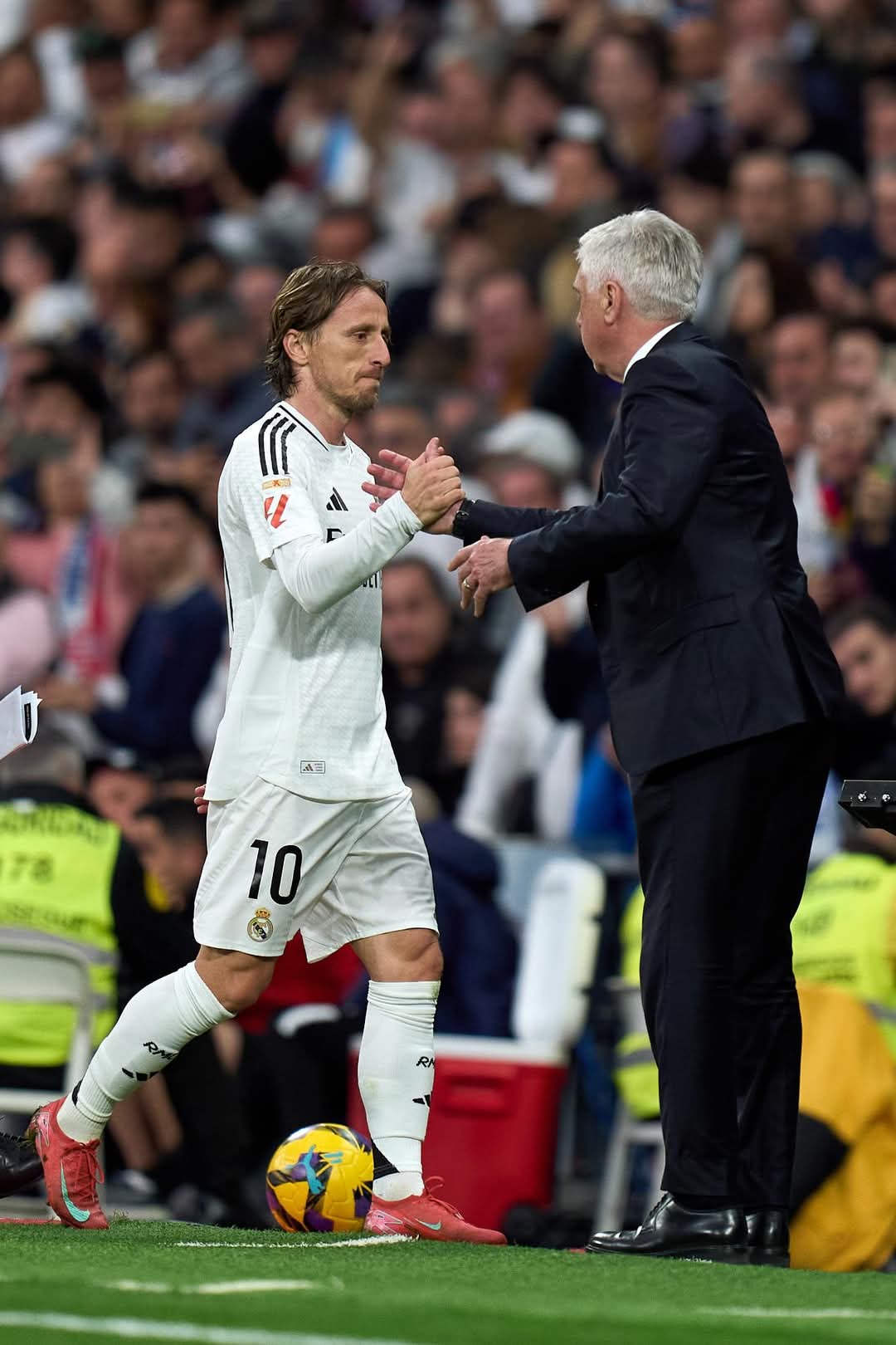 切尔西翻盘荷兰，莫德里奇送出助攻