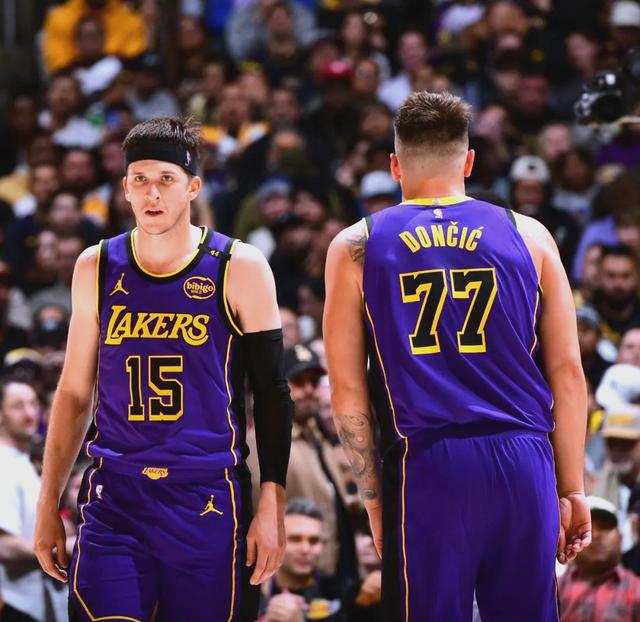 湖人击败步行者，领先西部