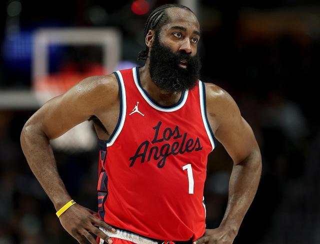 灰熊大胜老鹰，继续保持不败