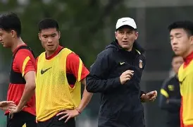 中国男足教练文鑫被罚款：门票门不平等不当言论被警告