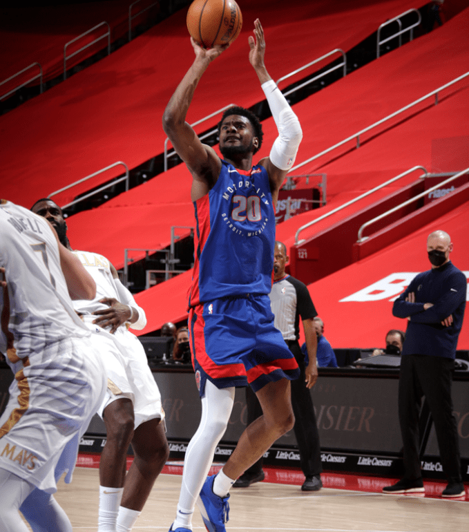 关于纽约尼克斯轻取篮网，哈达威良好发挥的信息